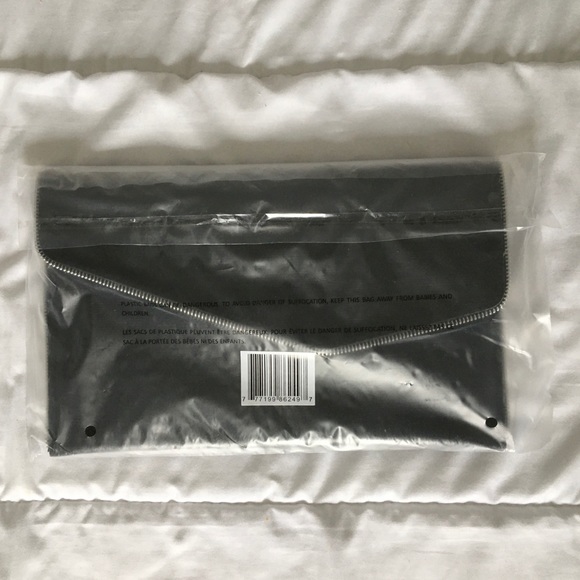 ✨NWT✨ Glossy black evening clutch - Picture 4 of 4